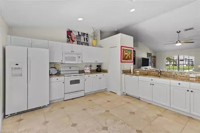 2586 SW 27th St, Cape Coral, FL 33914 - Photo 9