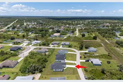 430 Mercedes Ct, Lehigh Acres, FL 33972 - Photo 5