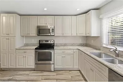 4652 Siesta Cir, Fort Myers, FL 33901 - Photo 9