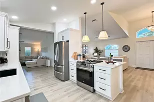 1325 NE 5th Pl, Cape Coral, FL 33909 - Photo 5