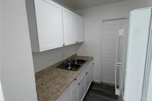 3033 2nd St, Fort Myers, FL 33916 - Photo 9