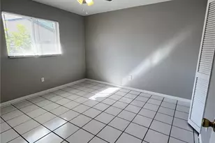 609 SE 23rd Pl, Cape Coral, FL 33990 - Photo 5