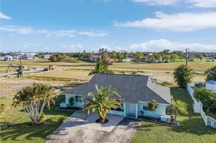 930 SW 37th Ln, Cape Coral, FL 33914 - Photo 31