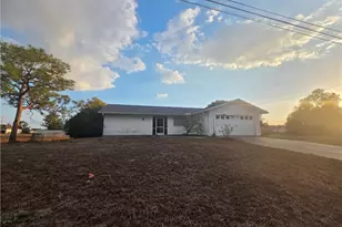 518 Jacaranda Pkwy E, Cape Coral, FL 33909 - Photo 11