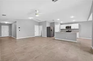 2925 NE 4th Pl, Cape Coral, FL 33909 - Photo 5