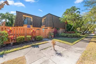 4029 Sandlewood Ln, Fort Myers, FL 33907 - Photo 3