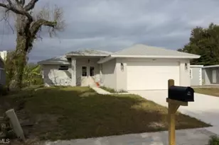 3027 2nd St, Fort Myers, FL 33916 - Photo 1