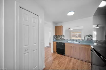 1044 SE 11th St, Cape Coral, FL 33990 - Photo 9