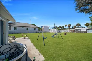 102 Crescent Lake Dr, North Fort Myers, FL 33917 - Photo 23