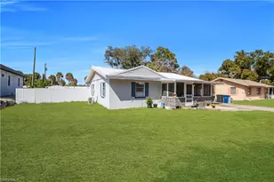 102 Crescent Lake Dr, North Fort Myers, FL 33917 - Photo 9