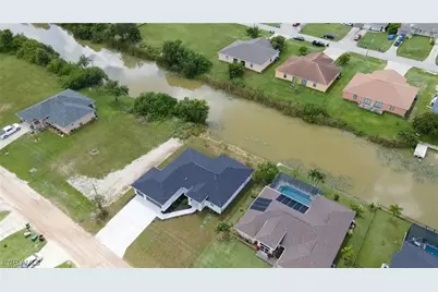 1306 NE 9th Ave, Cape Coral, FL 33909 - Photo 5