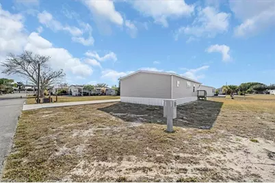 864 Yacht Club Way NW, Moore Haven, FL 33471 - Photo 3