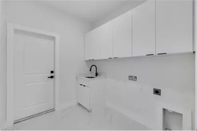 1810 NE 6th Pl, Cape Coral, FL 33909 - Photo 23