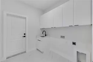 1810 NE 6th Pl, Cape Coral, FL 33909 - Photo 23