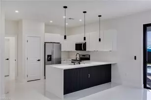 1810 NE 6th Pl, Cape Coral, FL 33909 - Photo 9