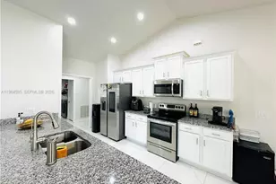 1137 NE 4th Pl, Cape Coral, FL 33909 - Photo 7
