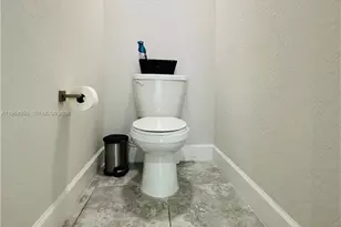 1137 NE 4th Pl, Cape Coral, FL 33909 - Photo 25