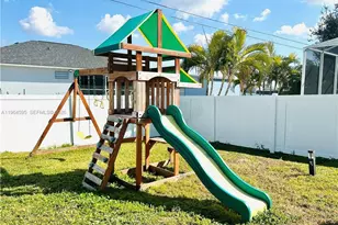 1137 NE 4th Pl, Cape Coral, FL 33909 - Photo 15