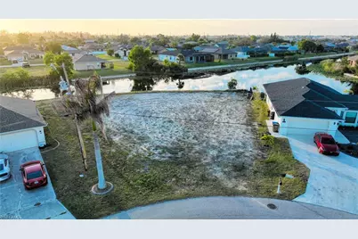 817 SW 8th St, Cape Coral, FL 33991 - Photo 9