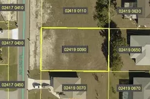 1005 NE 2nd Pl, Cape Coral, FL 33909 - Photo 1