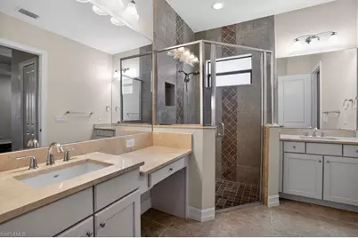 8260 Venetian Pointe Dr, Fort Myers, FL 33908 - Photo 19