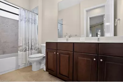 8260 Venetian Pointe Dr, Fort Myers, FL 33908 - Photo 17