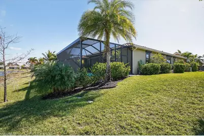 8260 Venetian Pointe Dr, Fort Myers, FL 33908 - Photo 25