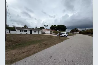 7430 Pine Dr, Fort Myers, FL 33967 - Photo 3