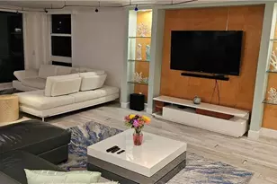 10691 Gulf Shore Dr E, Naples, FL 34108 - Photo 3