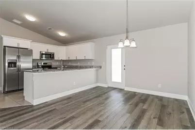 2212 NE 7th Ave, Cape Coral, FL 33909 - Photo 5