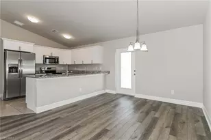 2212 NE 7th Ave, Cape Coral, FL 33909 - Photo 5