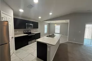 3921 NE 15th Pl, Cape Coral, FL 33909 - Photo 3