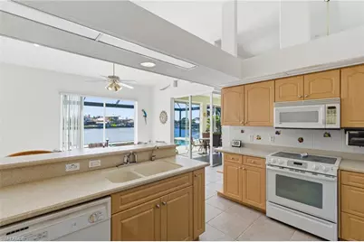 3406 SW 7th Ln, Cape Coral, FL 33991 - Photo 15