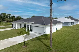 700 Broadway Ave E, Lehigh Acres, FL 33972 - Photo 21