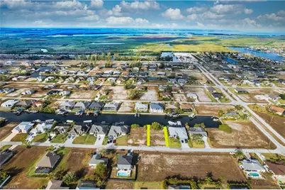 718 NW 37th Pl, Cape Coral, FL 33993 - Photo 11