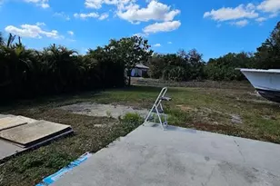 2825 E Cypress Ave, Fort Myers, FL 33905 - Photo 17