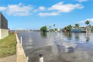 2480 Bayshore Dr, Matlacha, FL 33993 - Photo 25