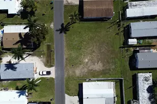 12101 Cypress Dr, Fort Myers, FL 33908 - Photo 11