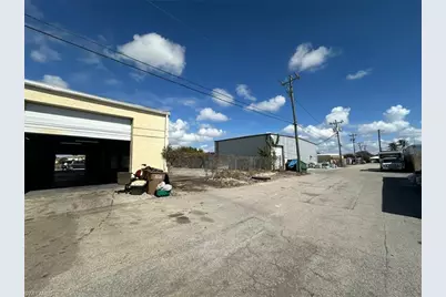 1002 SE 9th St, Cape Coral, FL 33990 - Photo 9