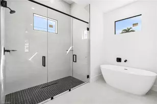 1102 NE 4th Pl, Cape Coral, FL 33909 - Photo 17