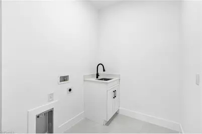 1102 NE 4th Pl, Cape Coral, FL 33909 - Photo 11