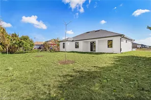 1102 NE 4th Pl, Cape Coral, FL 33909 - Photo 21