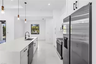 1102 NE 4th Pl, Cape Coral, FL 33909 - Photo 9