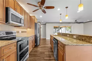 910 SE 15th St, Cape Coral, FL 33990 - Photo 11