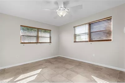 910 SE 15th St, Cape Coral, FL 33990 - Photo 5