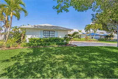 1323 Tanglewood Pkwy, Fort Myers, FL 33919 - Photo 3