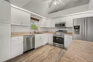 2706 SW 3rd Pl, Cape Coral, FL 33914 - Photo 11