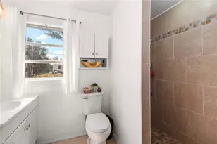 243 Lakeview Dr, North Fort Myers, FL 33917 - Photo 15