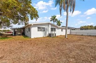243 Lakeview Dr, North Fort Myers, FL 33917 - Photo 21
