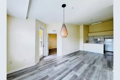 4109 Residence Dr #520, Fort Myers, FL 33901 - Photo 5